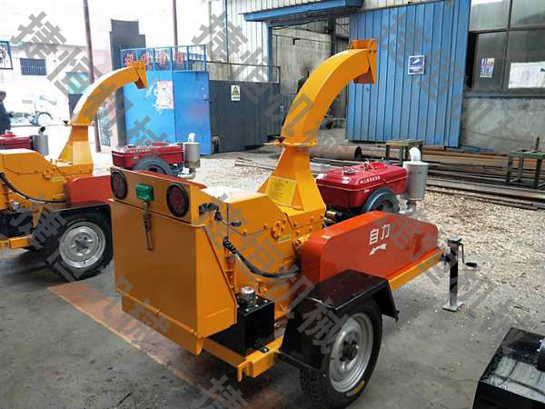 移動(dòng)式樹(shù)枝粉碎機(jī)